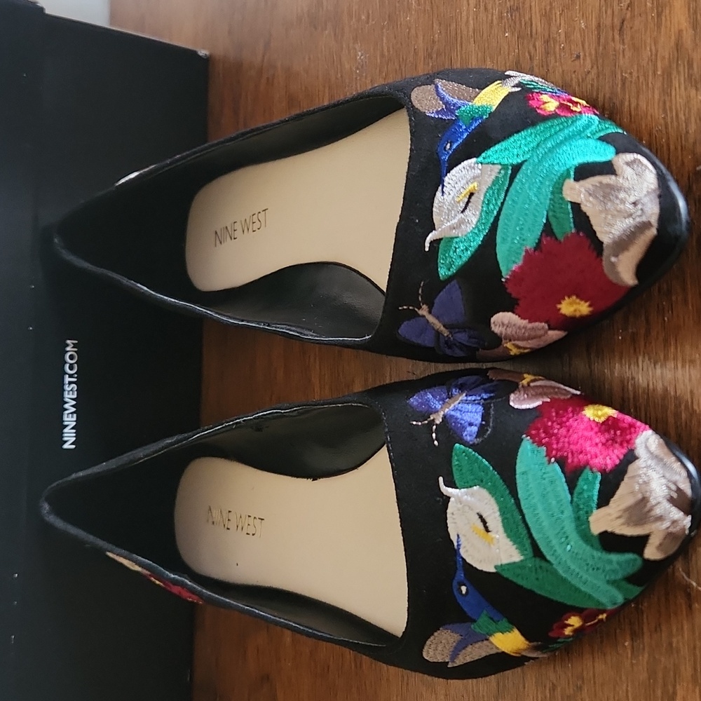 Nine West Flats - Picture 3 of 4